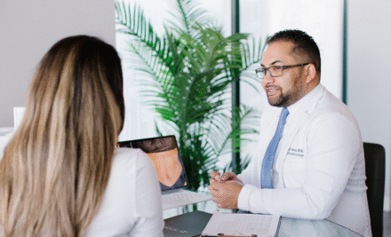 Cirujano plástico que hable español en Atlanta